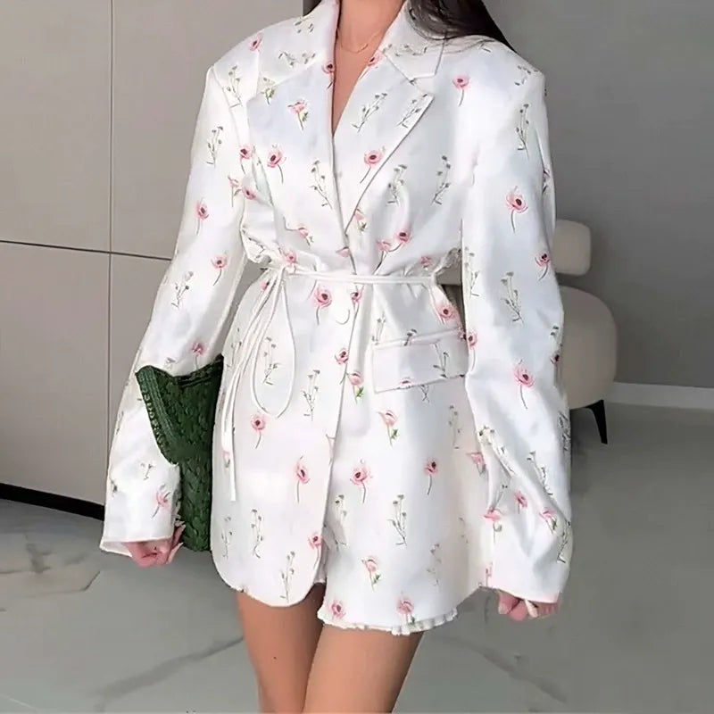Belted jacket with a suit collar